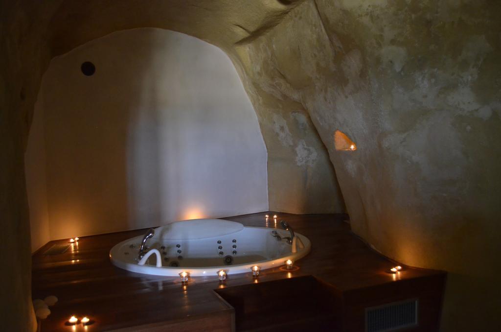 King Room with Spa Bath