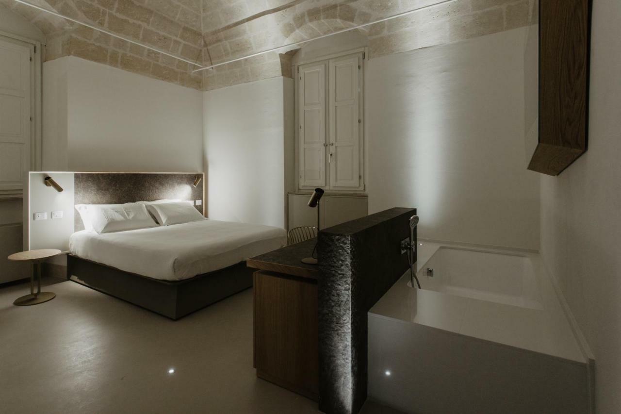 Suite with Tub