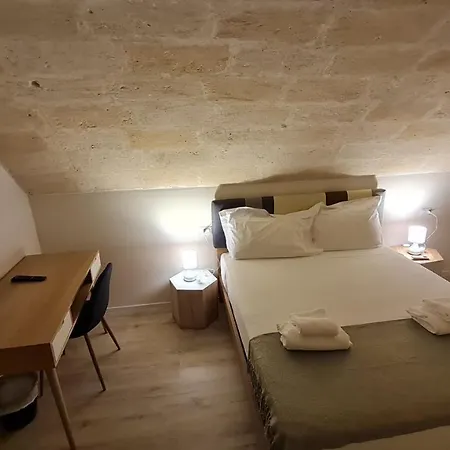 Lithos Rooms-3